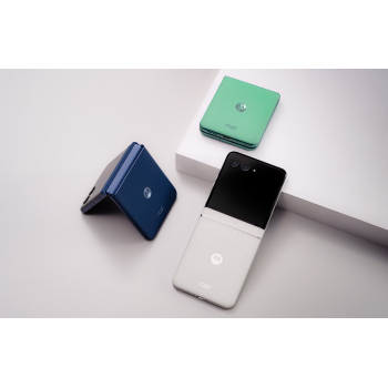 Motorola razr 2025 Factory Unlocked 256GB PANTONE Gibraltar Sea PANTONE Parfait Pink PANTONE Lightest Sky PANTONE Spring Bud